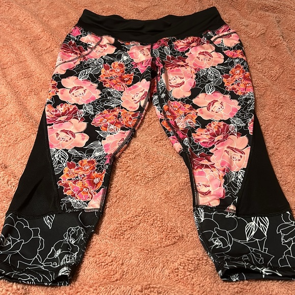 Beautiful Yoga pants worn 1x - Picture 3 of 6